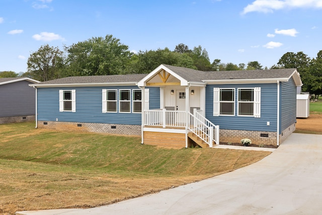 manufactured / mobile home featuring a front lawn and covered porch