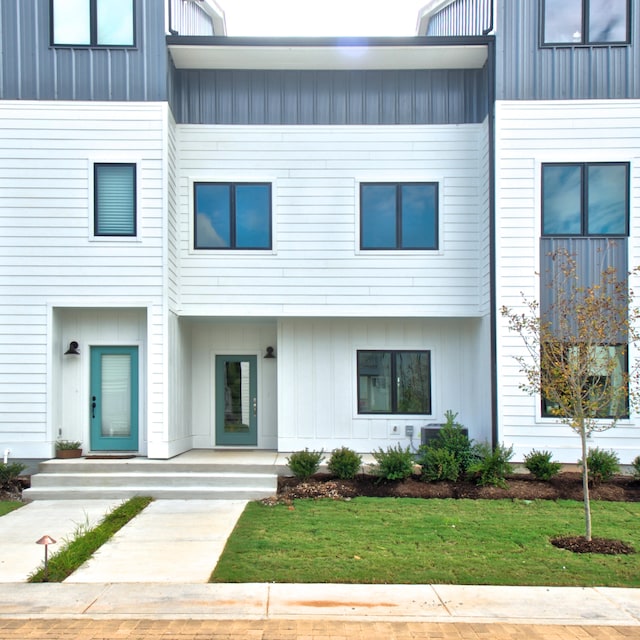 exterior space with a front yard