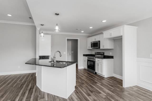 kitchen featuring sink, stainless steel appliances, kitchen peninsula, hanging light fixtures, and white cabinets