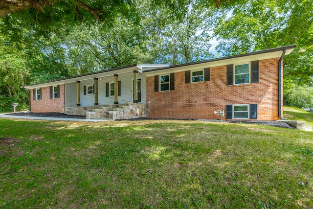 view of front of property with a front yard