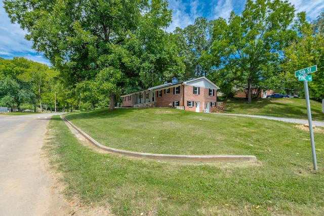 view of front of property with a front yard