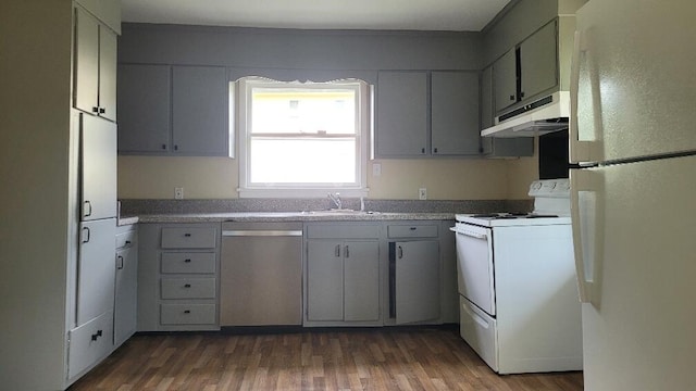 kitchen featuring gray cabinets, white appliances, dark hardwood / wood-style flooring, and sink