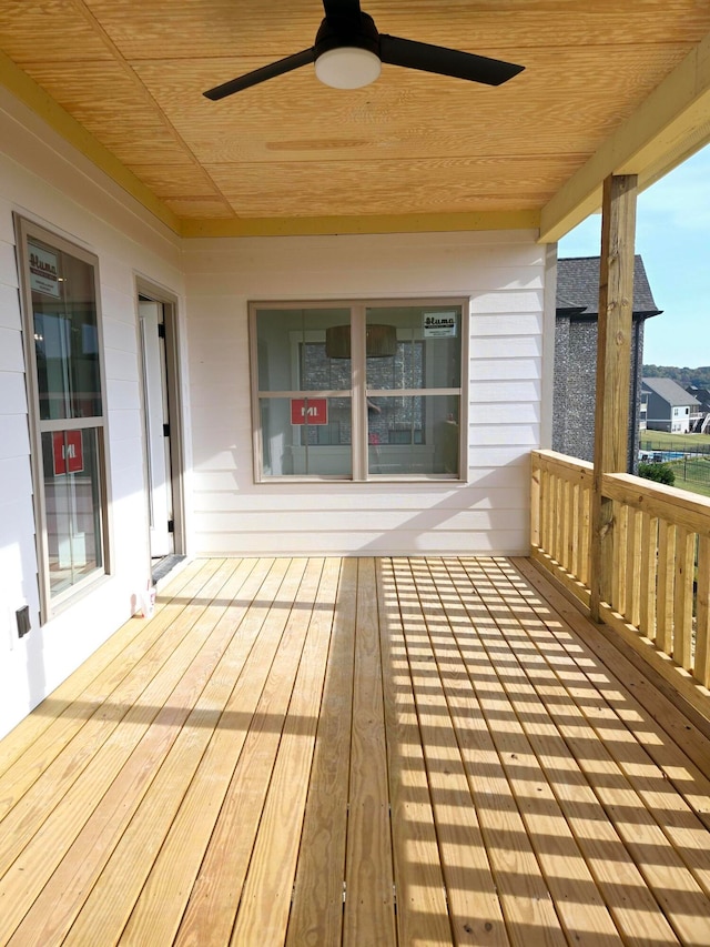 deck with ceiling fan