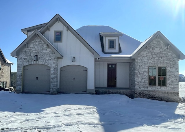 view of front facade with a garage