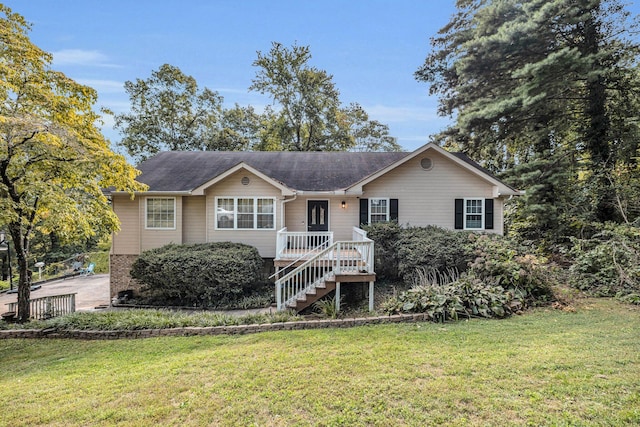 ranch-style house featuring a front yard