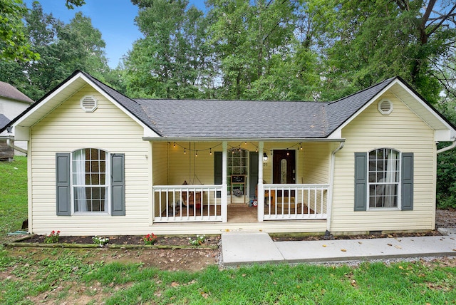 ranch-style house featuring covered porch