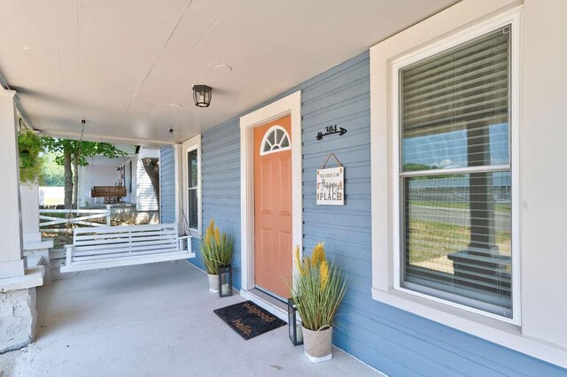 property entrance with covered porch