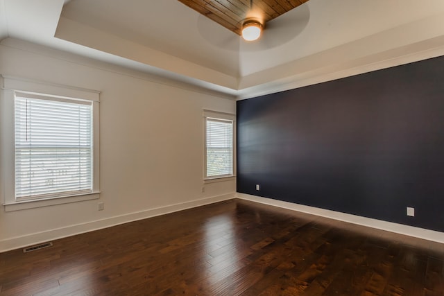 empty room with dark wood-type flooring and ceiling fan