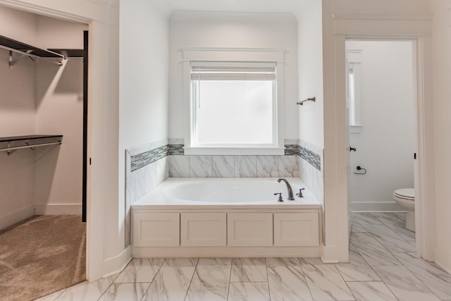 bathroom featuring toilet and a washtub