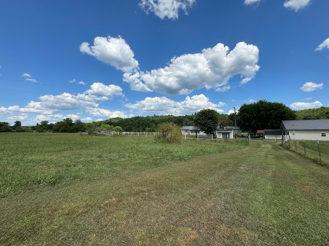 view of yard featuring a rural view