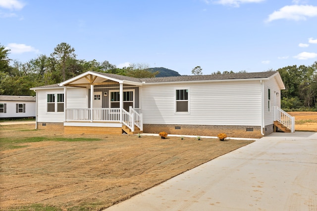 manufactured / mobile home featuring covered porch