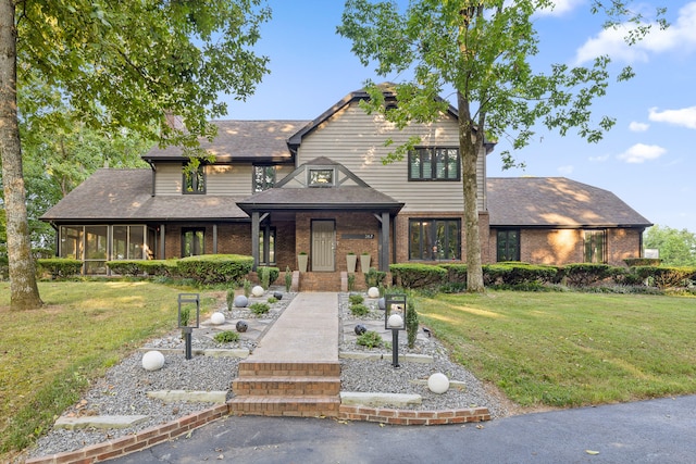 view of front of home with a front lawn