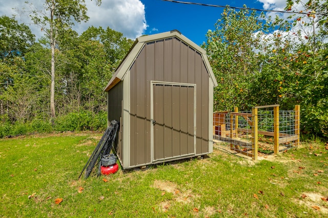 view of outdoor structure with a yard