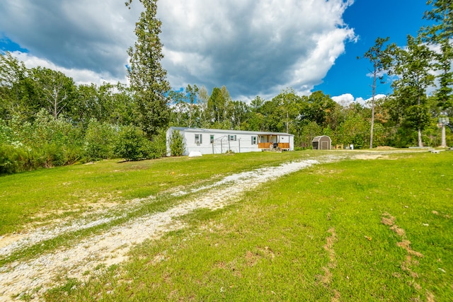 view of yard with a storage unit