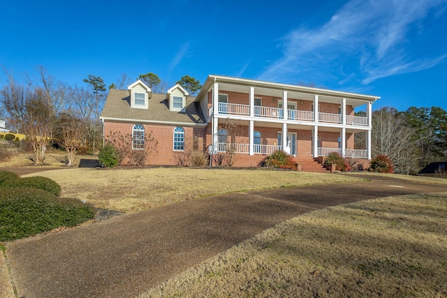 view of front of property with a front yard and covered porch