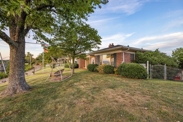 view of front facade with a front lawn