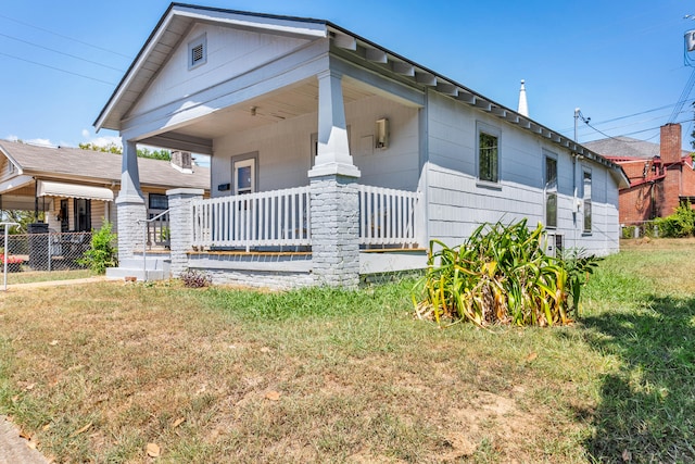 view of front of house with covered porch and a front lawn