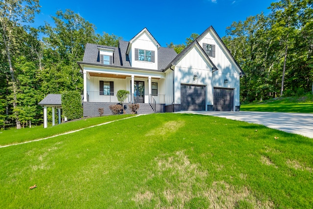 view of front of property featuring a porch and a front lawn