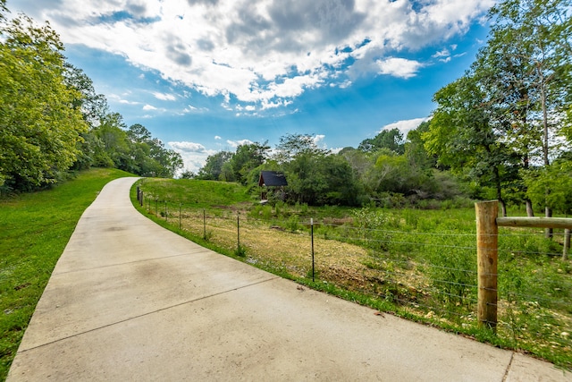 view of property's community featuring a rural view