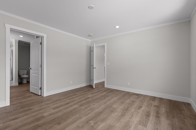 unfurnished room featuring ornamental molding and light hardwood / wood-style flooring