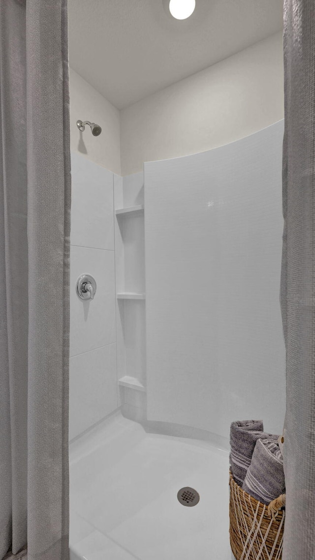 bathroom with curtained shower