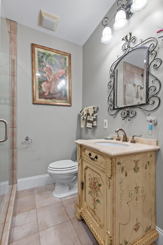 full bathroom with visible vents, baseboards, a tile shower, toilet, and vanity