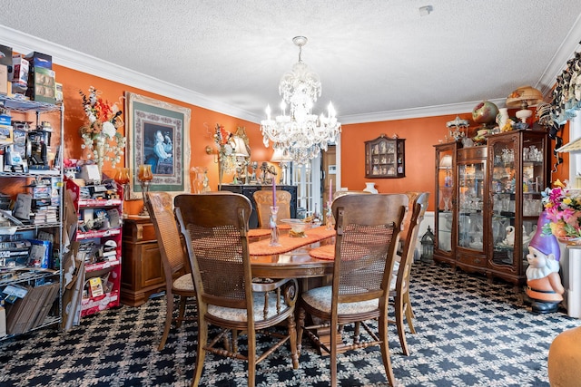dining space with carpet floors, crown molding, a chandelier, and a textured ceiling