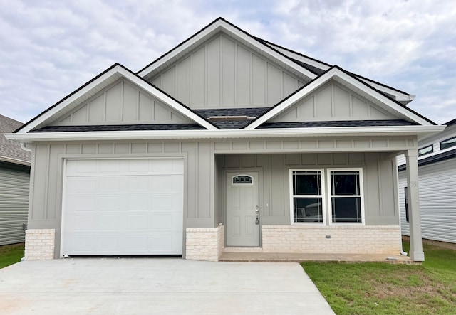 view of front facade with a garage and covered porch