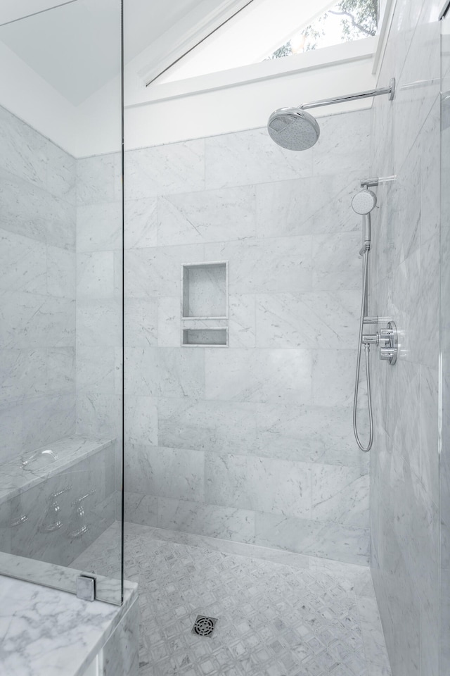 bathroom featuring tiled shower