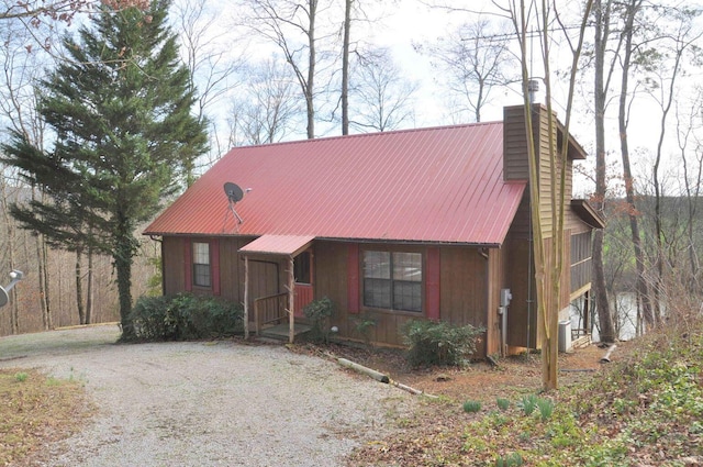 view of front facade featuring a porch