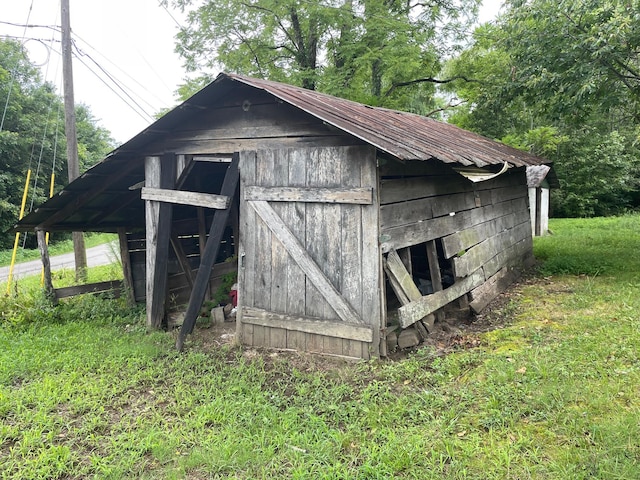 view of outbuilding with a yard