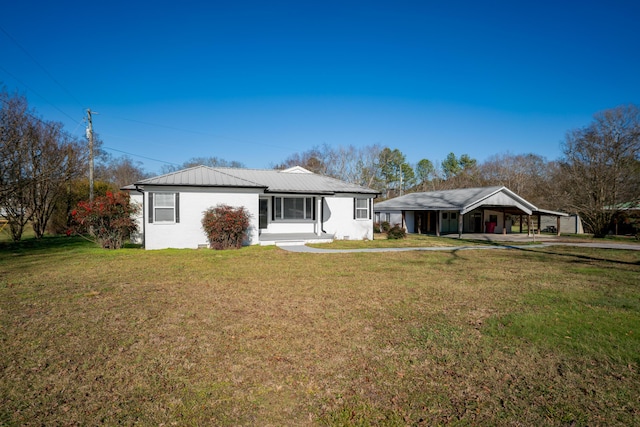 single story home featuring a front yard