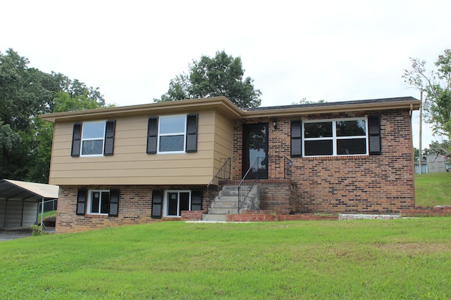 split level home with a front lawn