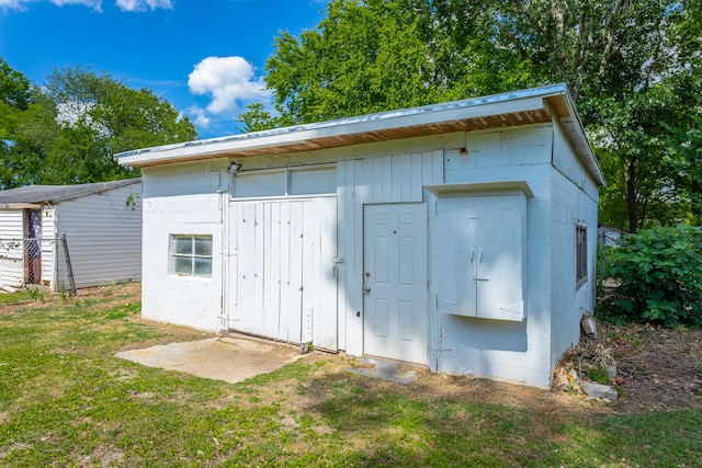 view of outdoor structure with a yard