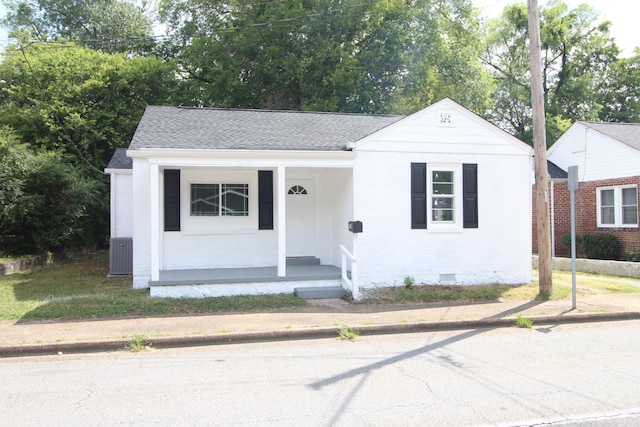 view of front facade featuring central AC unit