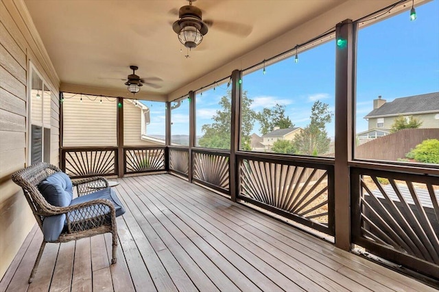 sunroom with ceiling fan