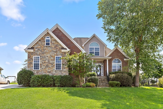 view of front facade featuring a front yard