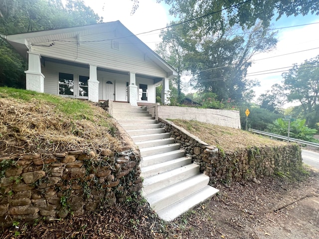 view of front of property featuring covered porch