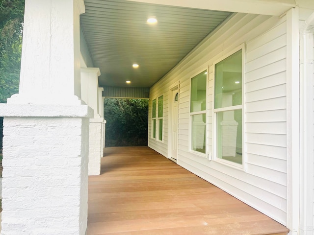 view of patio / terrace with covered porch