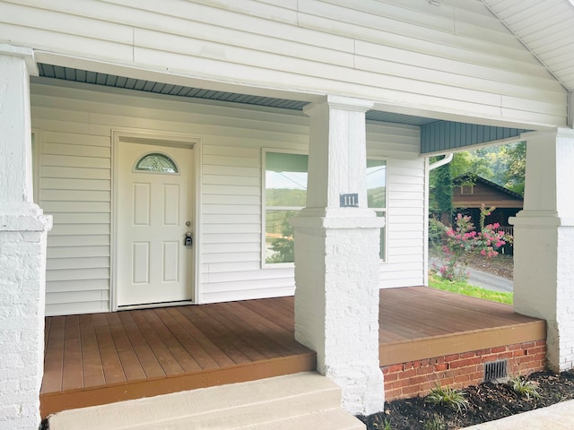 doorway to property with covered porch