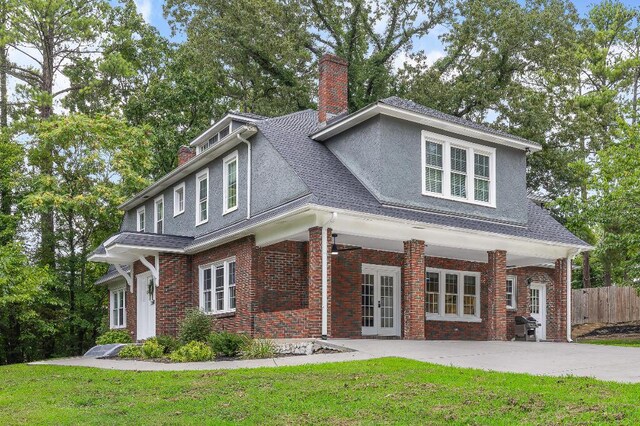 view of front of home with a front yard