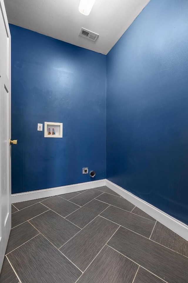 empty room featuring tile patterned flooring, baseboards, and visible vents