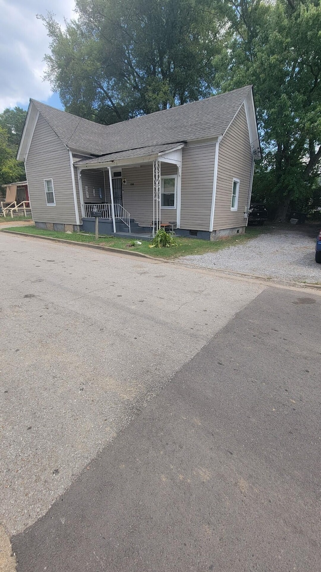 single story home with covered porch