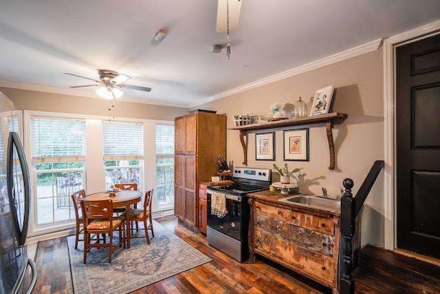 kitchen with crown molding, electric range, sink, dark hardwood / wood-style floors, and ceiling fan