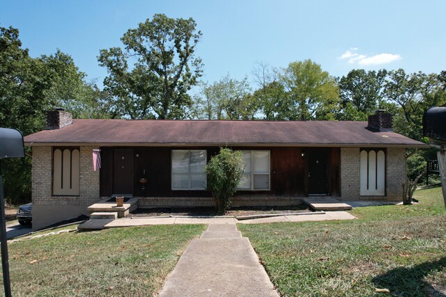 ranch-style house featuring a front lawn