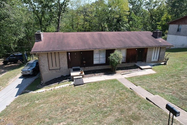 view of front of property with a porch and a front lawn