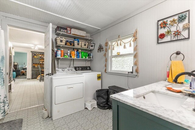 laundry room with independent washer and dryer and sink