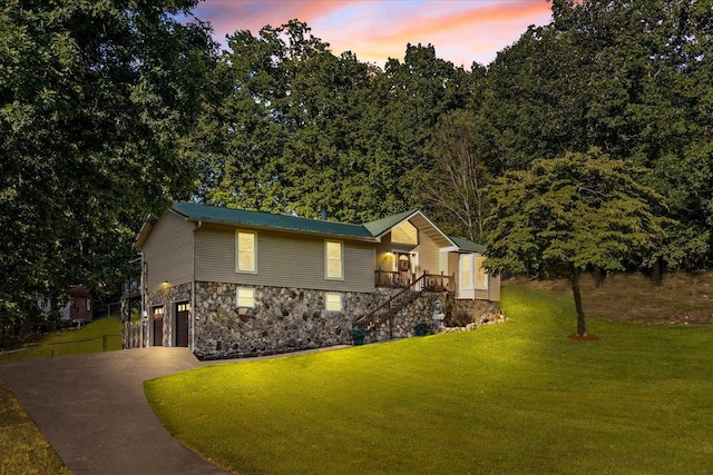 view of front facade featuring a lawn and a garage