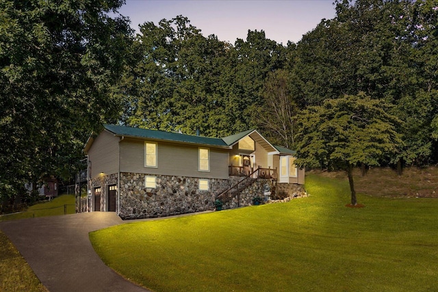 view of front of home featuring a yard