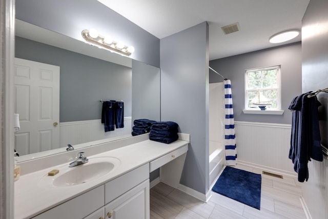 bathroom with vanity and shower / bath combo